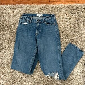 abercrombie &fitch low rise 90’s straight ripped jean